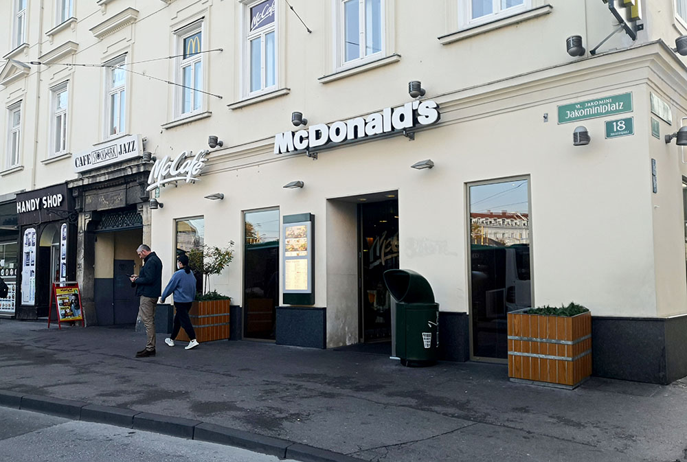 Jakominiplatz Graz - McDonald’s -McCafé - Cafe Stockwerk
